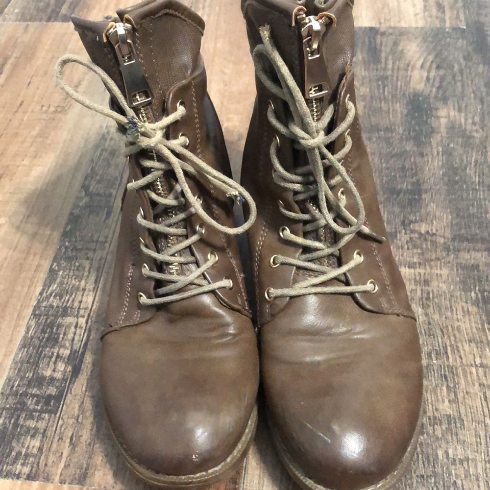 Pinky Brown Lace-Up Ankle Boots